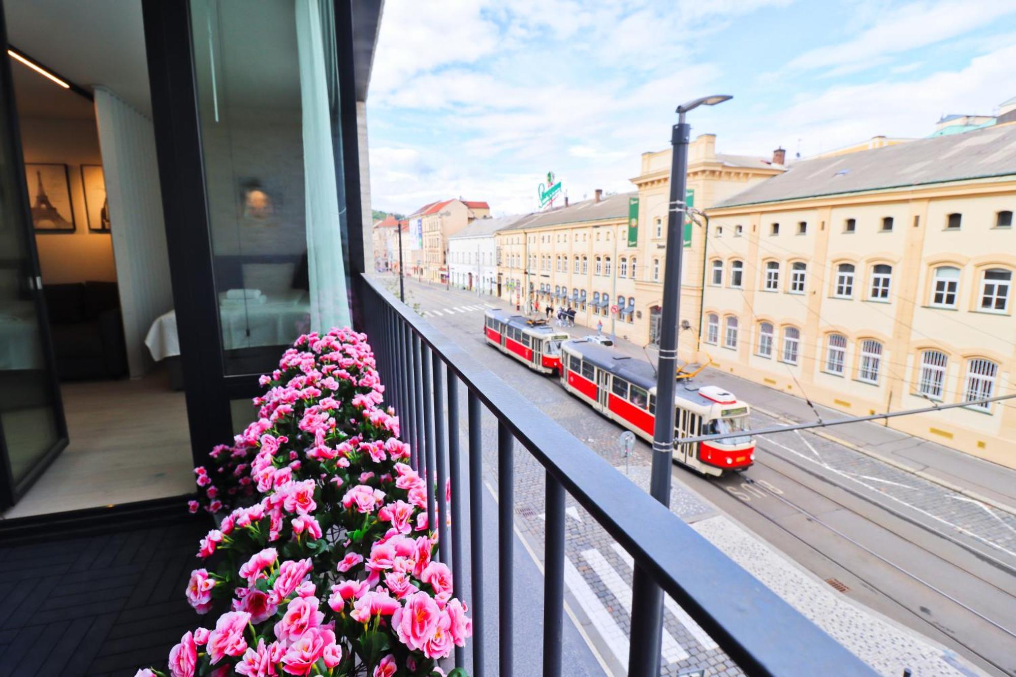 Sunny Apartment In Smichov, Prague 5 Exteriör bild