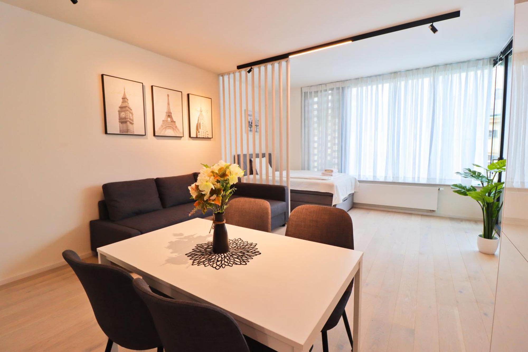 Sunny Apartment In Smichov, Prague 5 Exteriör bild